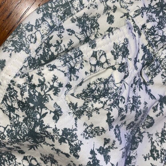 Hudson & Barrow Mens Floral Print Shorts Size 34 Preppy Casual Chino Flat Front - Picture 9 of 10